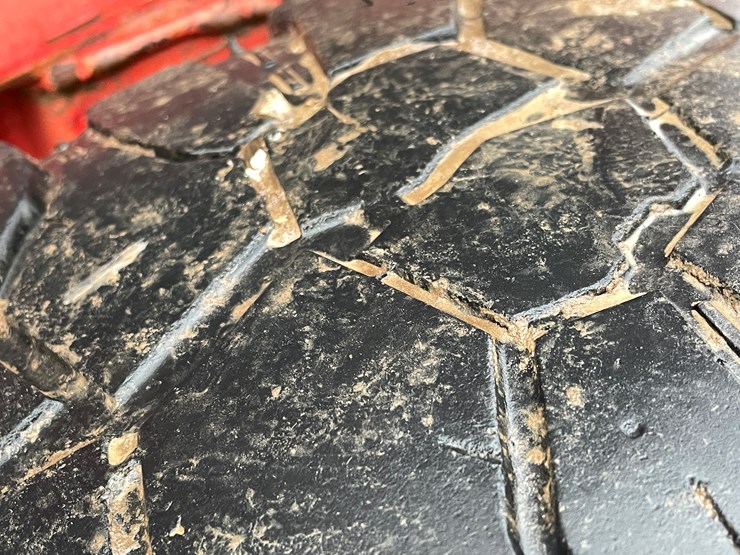 #118-•-h&s-20'-feeder-wagon-image-17