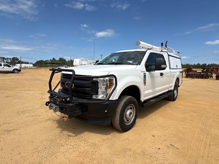 2019-ford-f250-xl-image-2