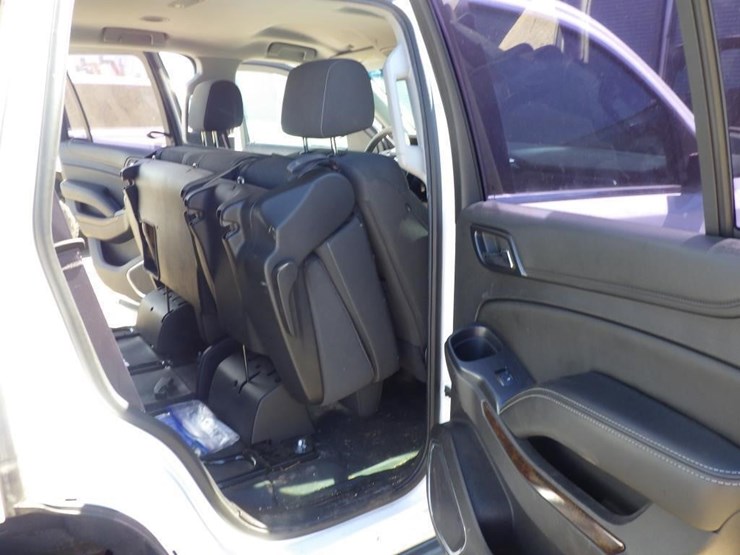 2016-chevrolet-tahoe-image-8