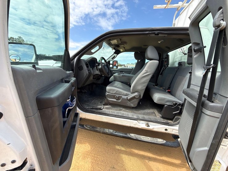 2016-ford-f550-image-11