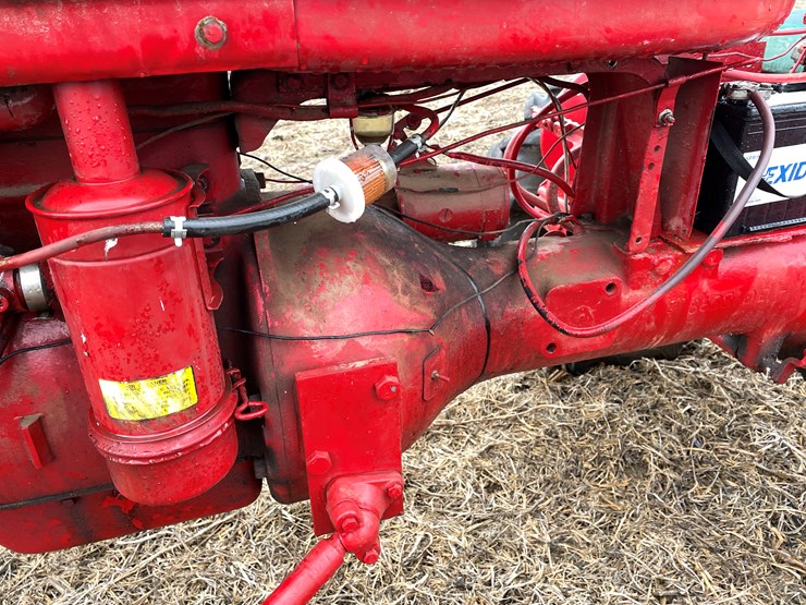 #108-•-mccormick-farmall-b-gas-tractor-image-10