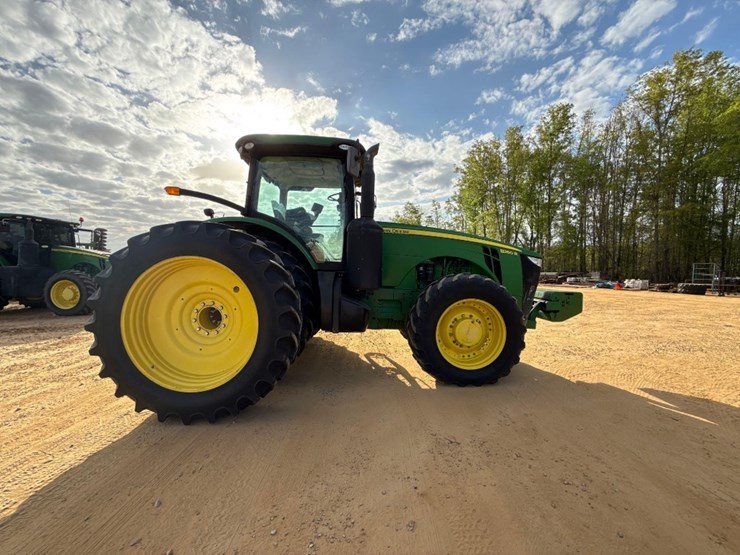 2012-john-deere-8260r-image-15