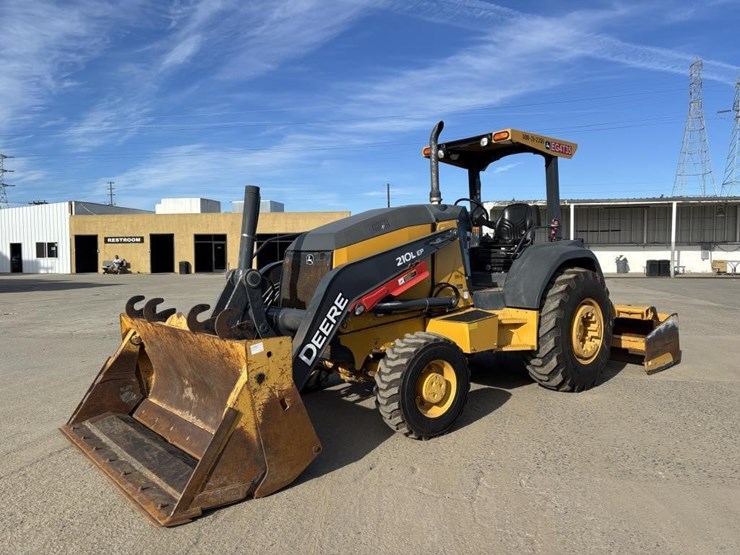 2018-deere-210lep-image-1