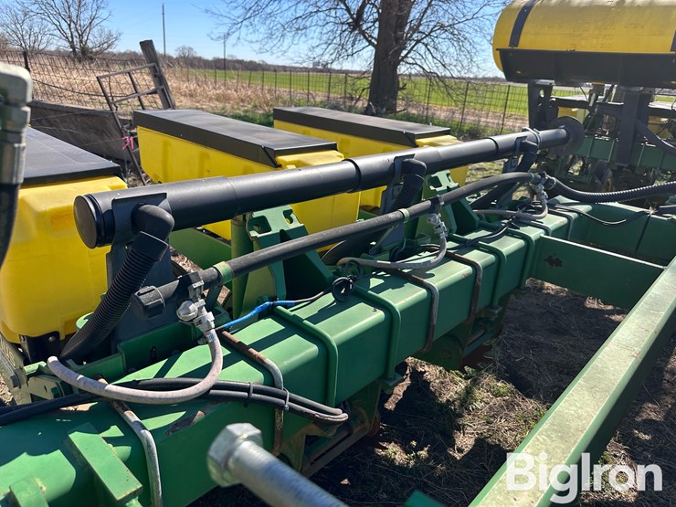 2000-john-deere-1770-image-14