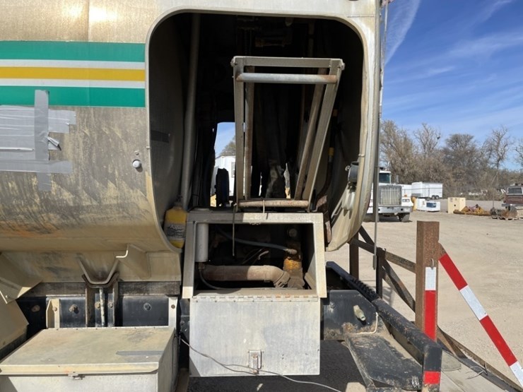 1997-peterbilt-320-image-17