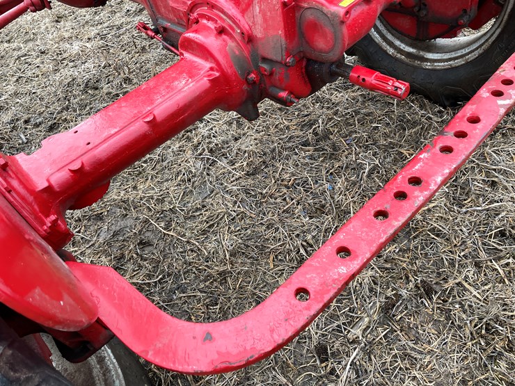 #108-•-mccormick-farmall-b-gas-tractor-image-13