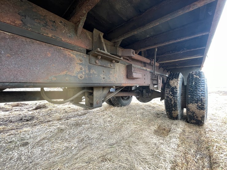 #113-•-1982-international-1754-single-axle-grain-truck-(has-wi-title)-image-29
