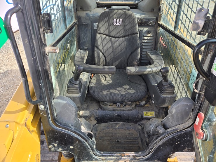 2019-caterpillar-259d3-image-37