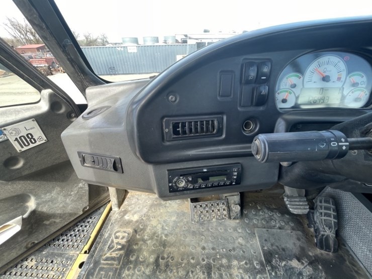 caterpillar-730-image-32