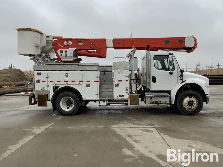 2016-freightliner-m2-106-image-12