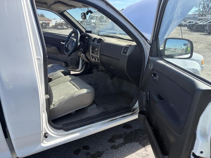 2011-chevrolet-colorado-image-9