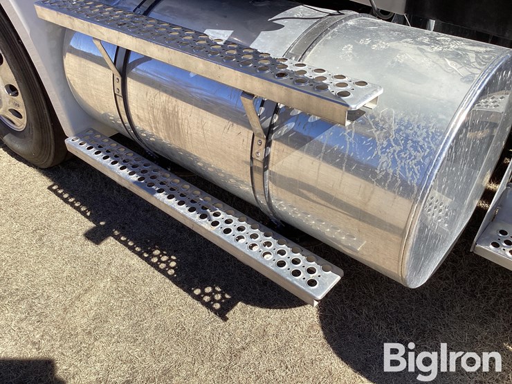 2019-kenworth-t680-image-13