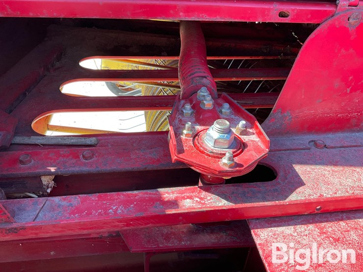 new-holland-275-image-19