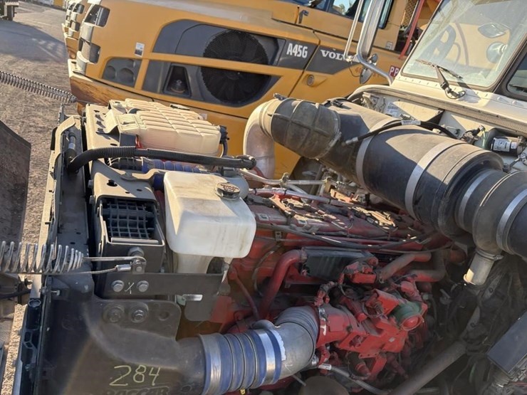 2015-peterbilt-365-image-7