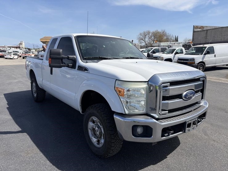 2011-ford-f250-xlt-image-2