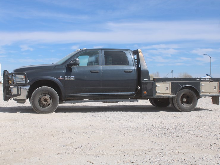 2015-dodge-3500-image-2