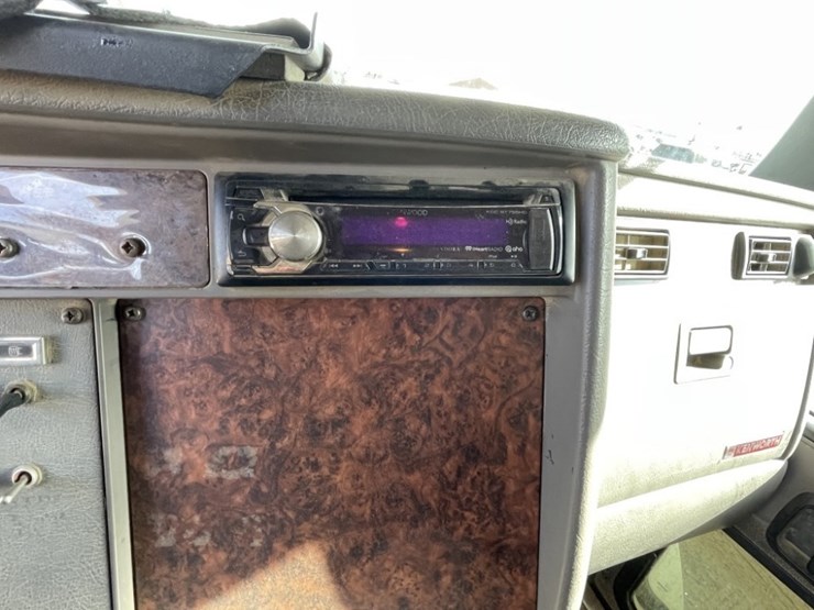 2006-kenworth-t300-image-19