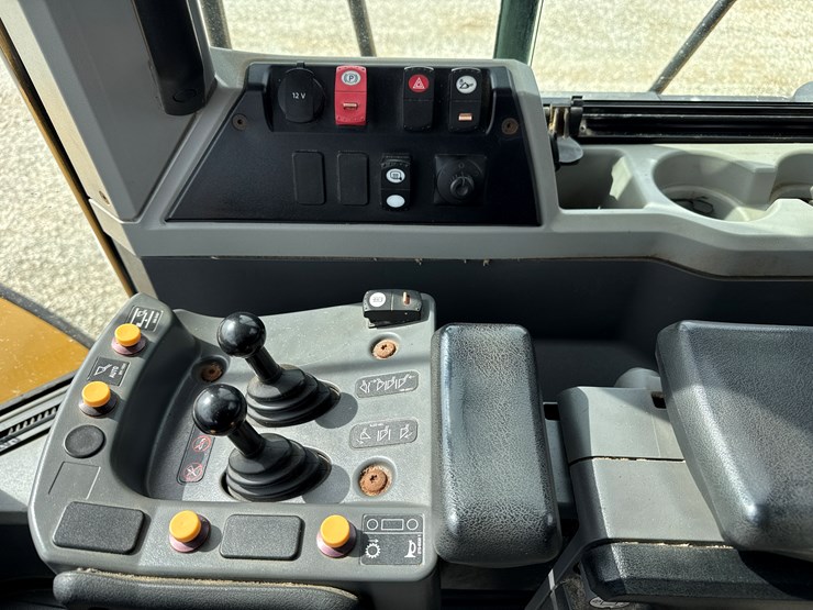 caterpillar-972-image-35