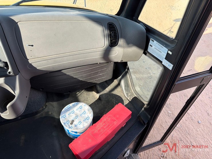 2008-thomas-saf-t-liner-c2-image-14