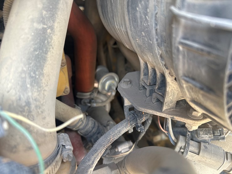 2017-caterpillar-239d-image-47