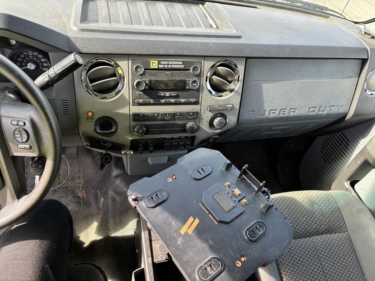 2011-ford-f550-image-13