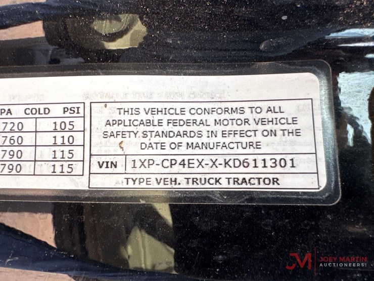 2019-peterbilt-567-image-14