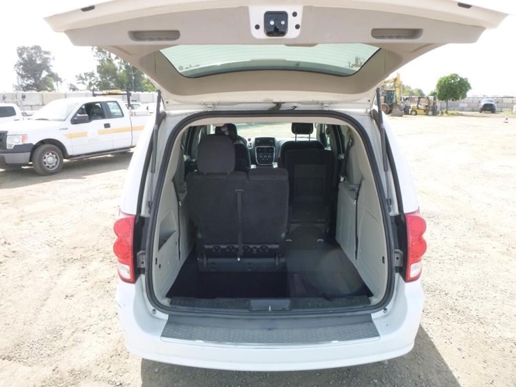 2014-dodge-grand-caravan-image-28
