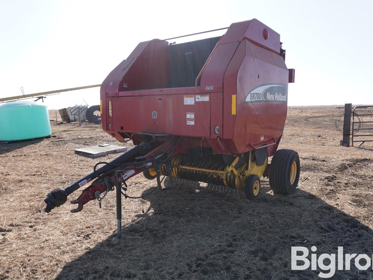 2004-new-holland-br780-image-1