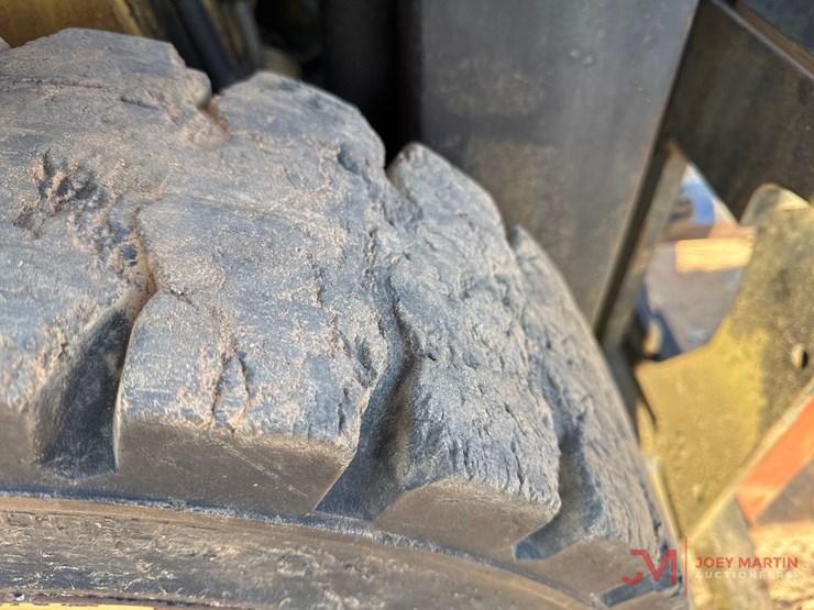 hyster-60-straight-mast-forklift-image-10