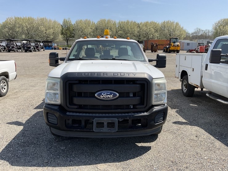 ford-f350-xl-image-2