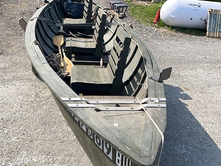 rare-super-nice-wood-reelfoot-lake-calhouns--stump-jumper-boat-with-original-seats-with-trailer-image-2