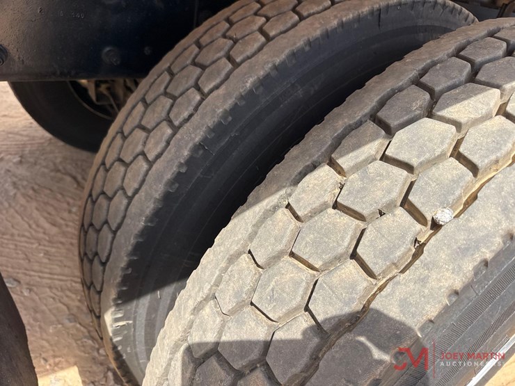 2001-mack-ch613-image-18