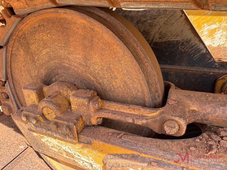 2016-deere-650k-lgp-image-11