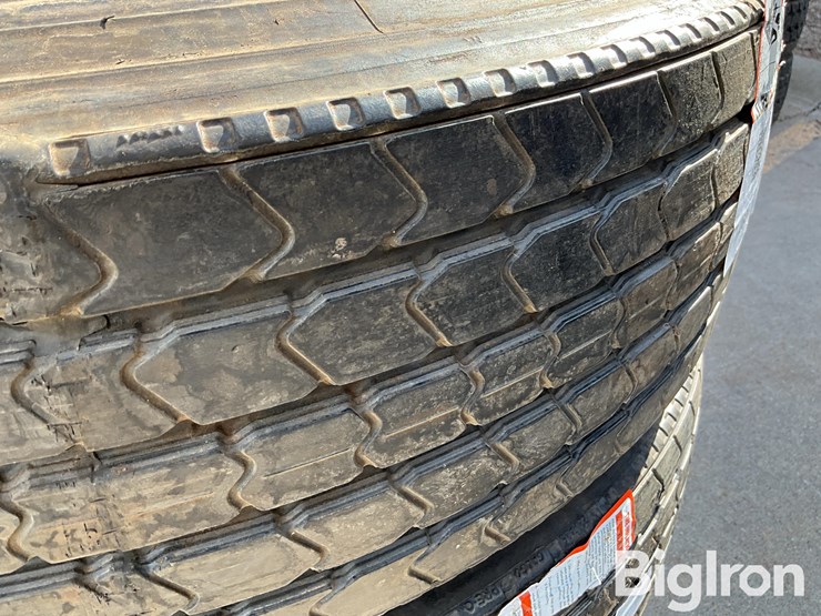 recapped-295/75r22.5-truck-tires-image-12