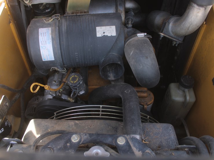 john-deere-325-image-23