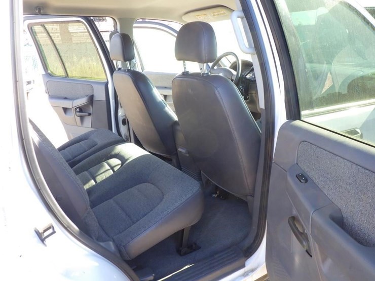2004-ford-explorer-image-8