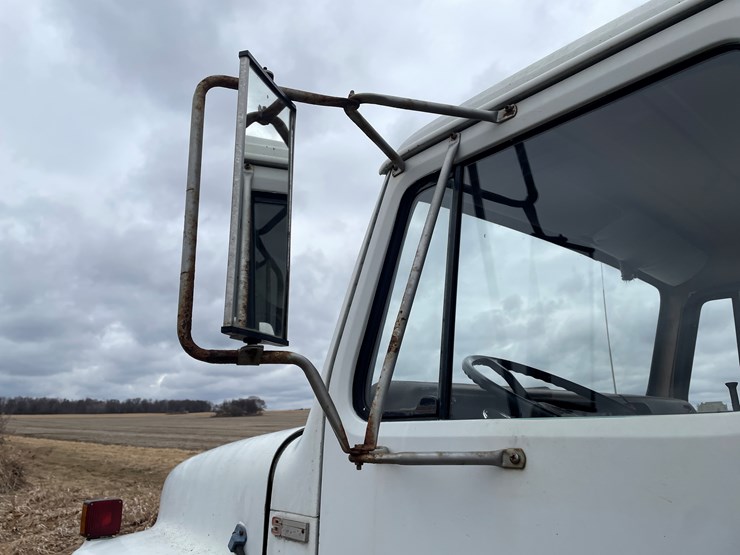 #113-•-1982-international-1754-single-axle-grain-truck-(has-wi-title)-image-14