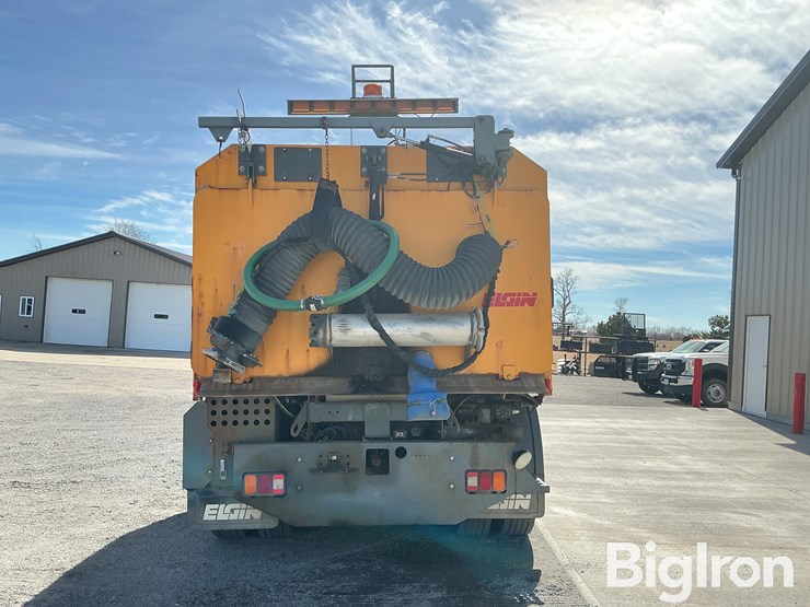 2008-gmc-t7500-image-6