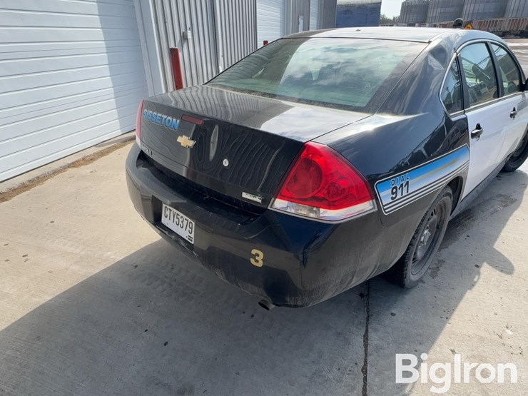 2013-chevrolet-impala-4-door-car-image-16