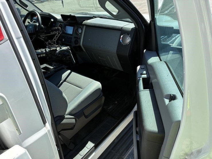 2016-ford-f550-image-9
