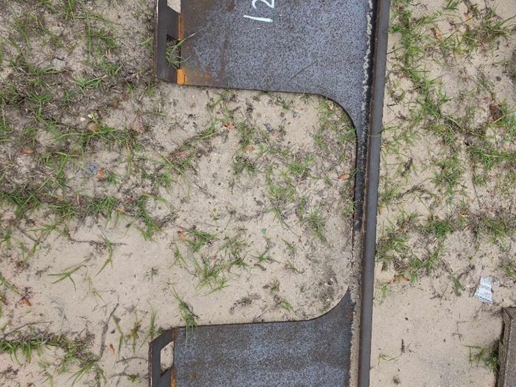 --skid-steer-cutaway-blank-plate-image-2