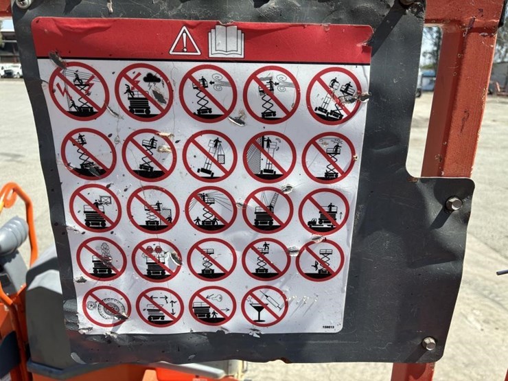 2014-skyjack-sj6832rt-image-20