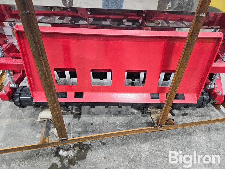 2025-massey-ferguson-730-image-10