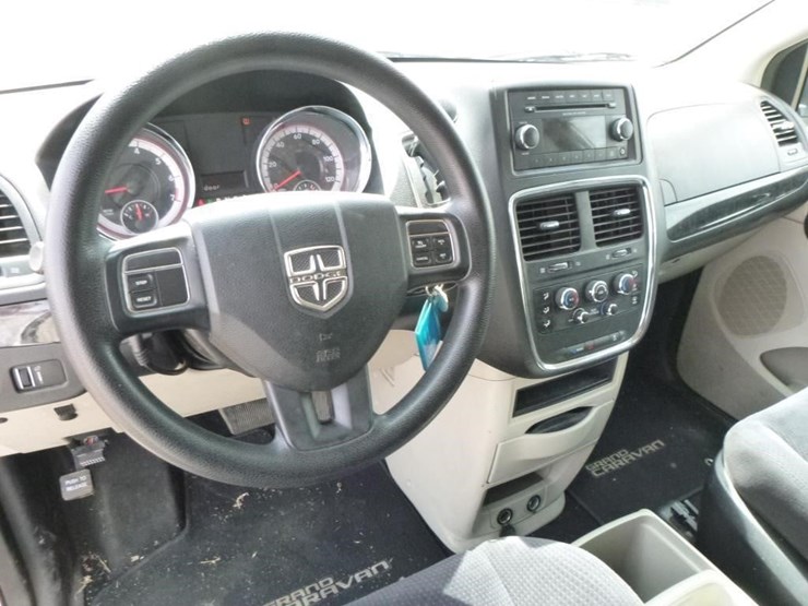 2014-dodge-grand-caravan-image-14