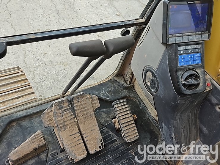 2016-komatsu-pc210-lc-11-image-32