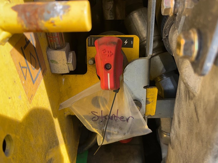 new-holland-l320-image-42