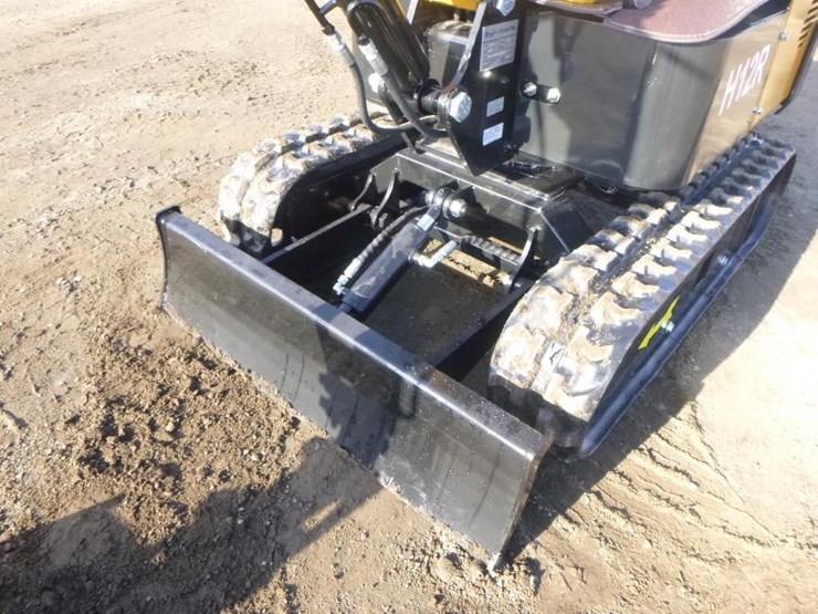 2025-agt-h12r-hydraulic-excavator-image-15