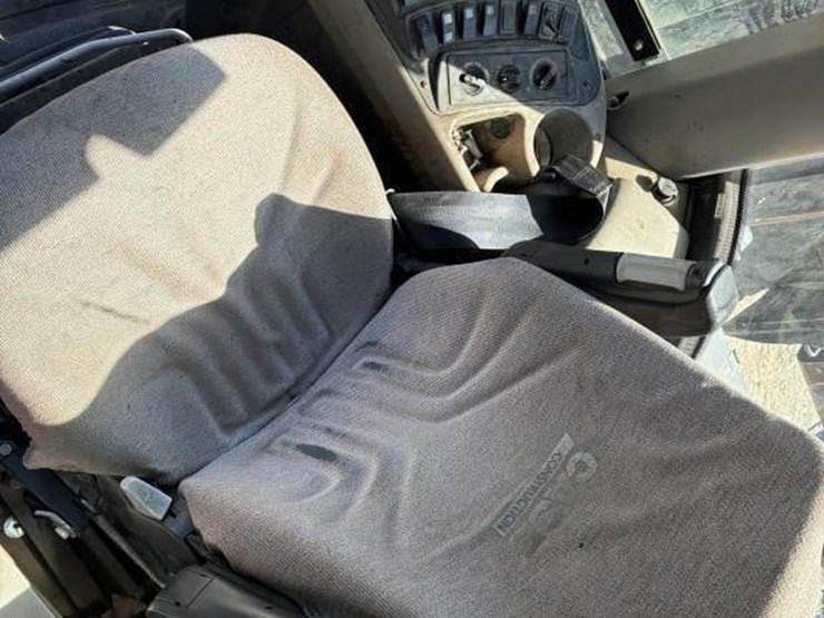 2009-case-721e-image-27