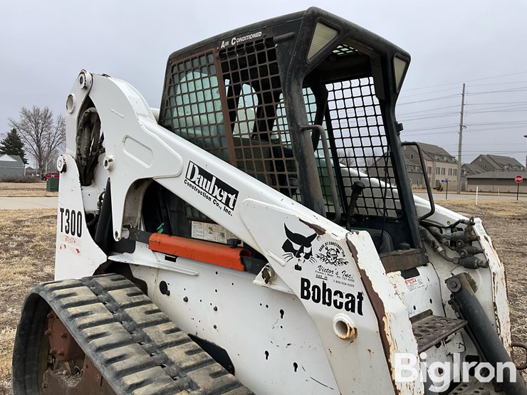 2004-bobcat-t300-image-10
