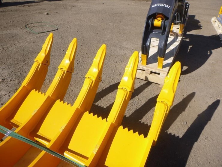 caterpillar-320-image-6